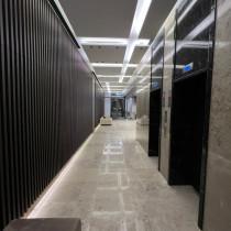 Вид главного лифтового холла МФЦ «Балчуг Резиденс»
